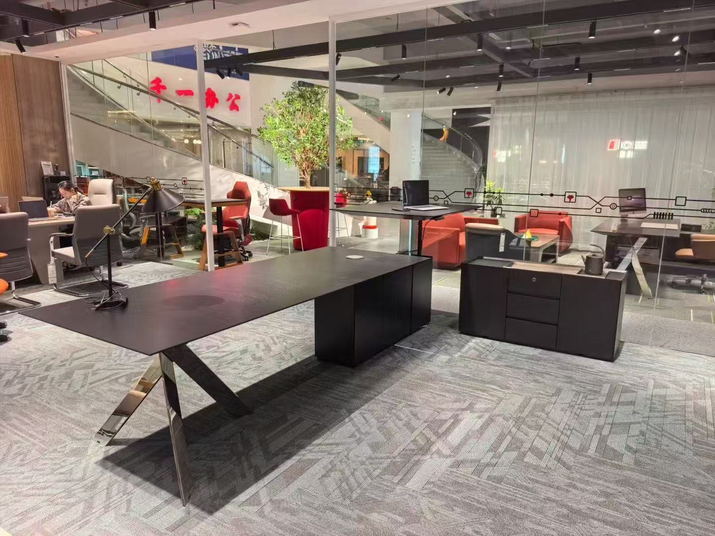 Executive desk installation in a contemporary office interior