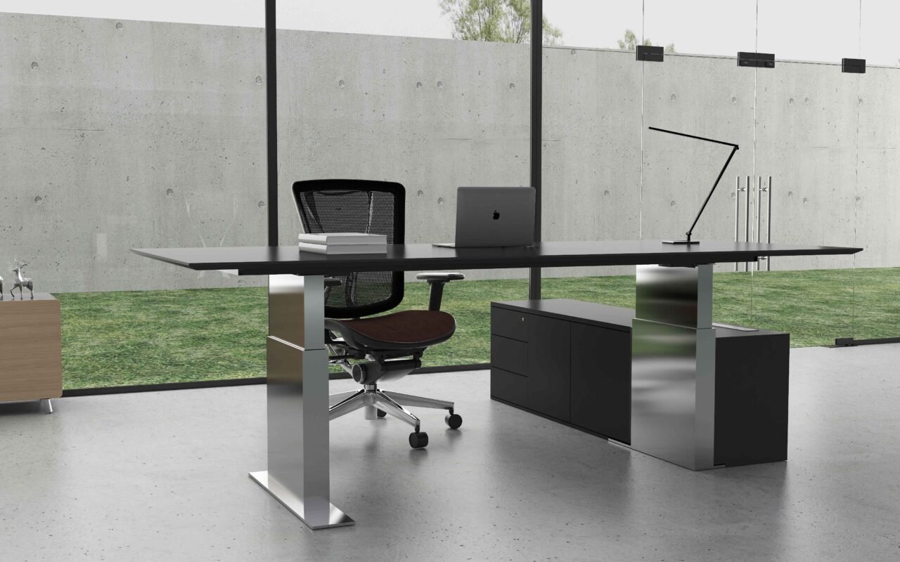 Height adjustable executive desk with substantial column supports